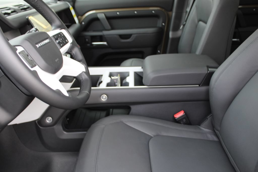New 2026 Land Rover Defender 130 X-Dynamic SE AWD/4WD image 18