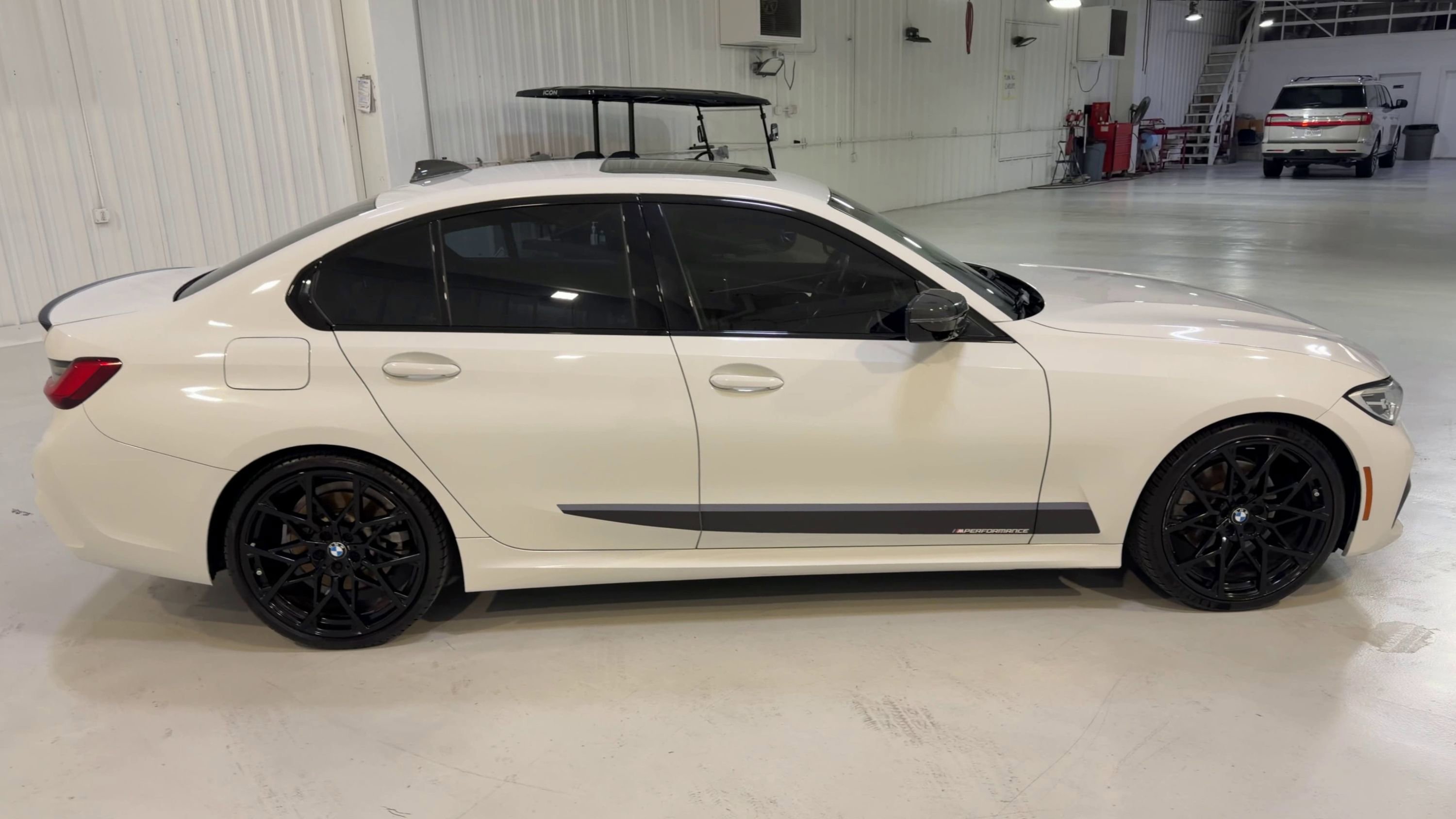 Used 2020 BMW 330i Sedan w/ M Sport Package RWD image 2