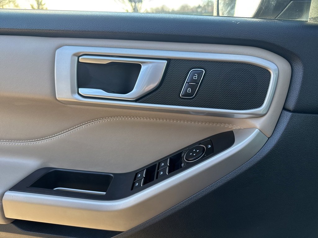 Used 2022 Ford Explorer XLT w/ Equipment Group 202A image 19