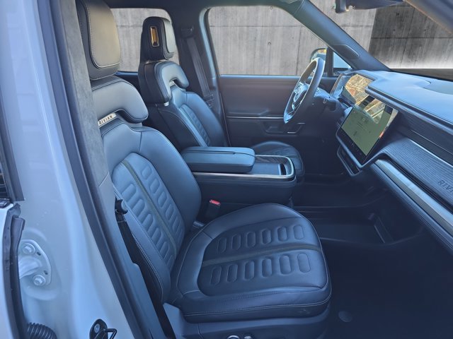 Used 2022 Rivian R1T Adventure image 10