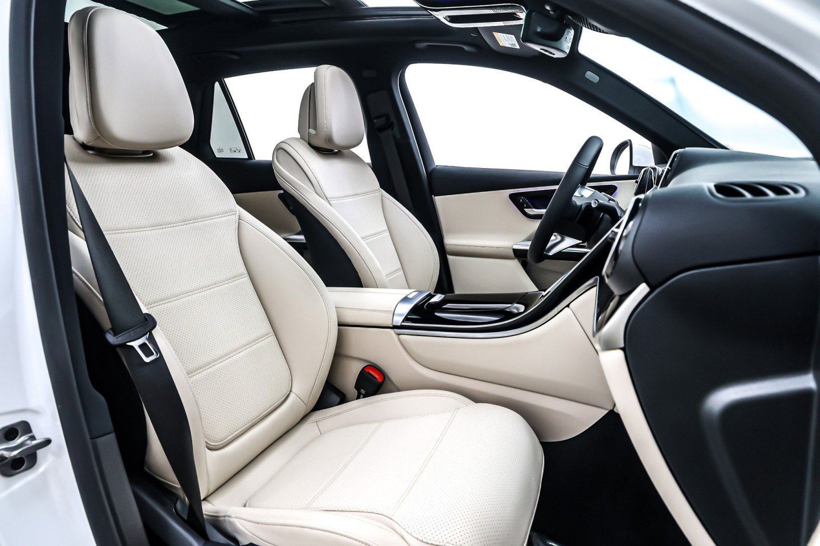 Certified 2025 Mercedes-Benz GLC 350e 4MATIC image 9