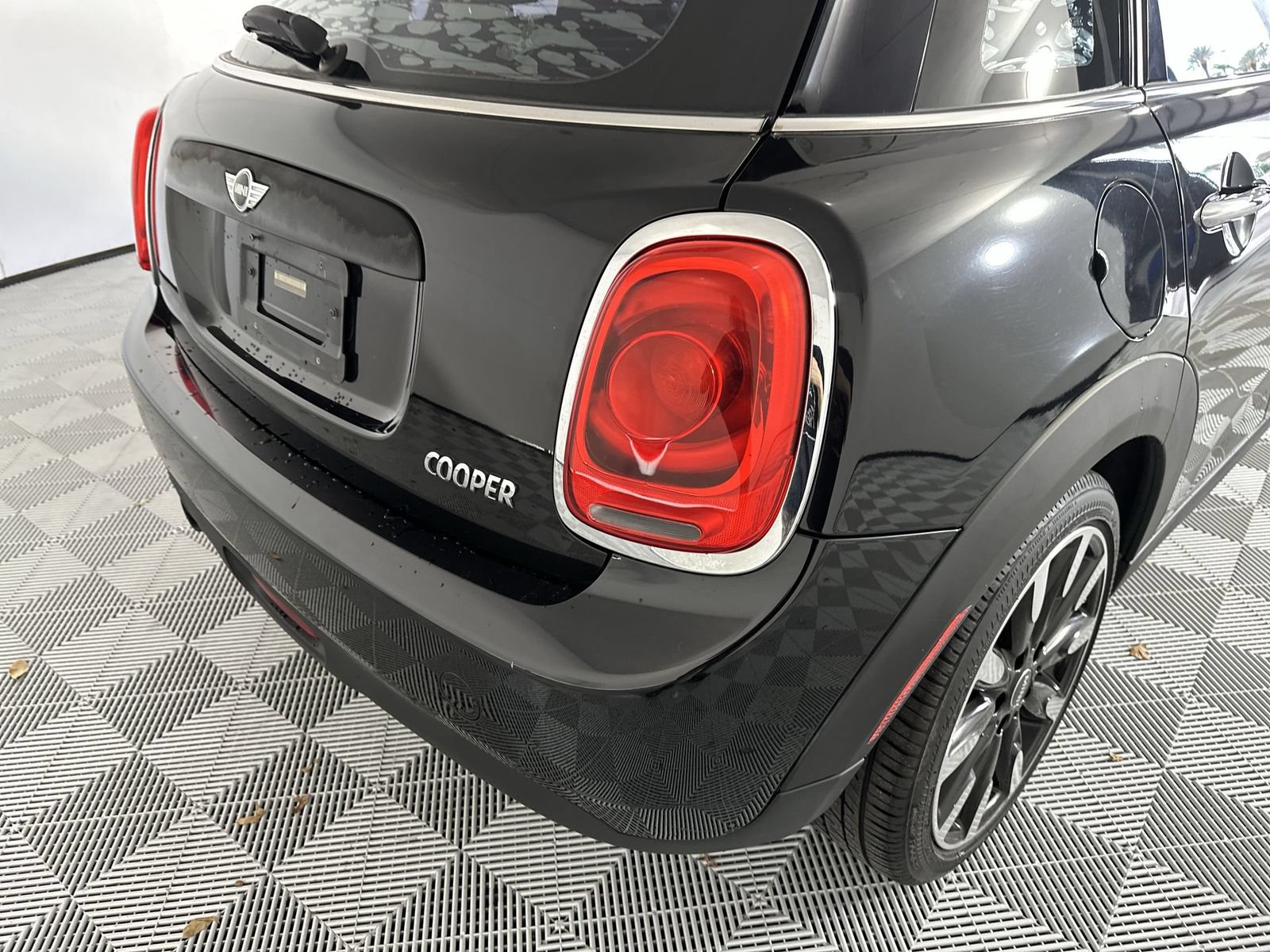 Used 2016 MINI Cooper 4-Door Hardtop FWD image 26