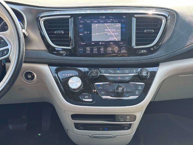 Used 2018 Chrysler Pacifica Limited w/ Advanced Safetytec Group FWD image 31