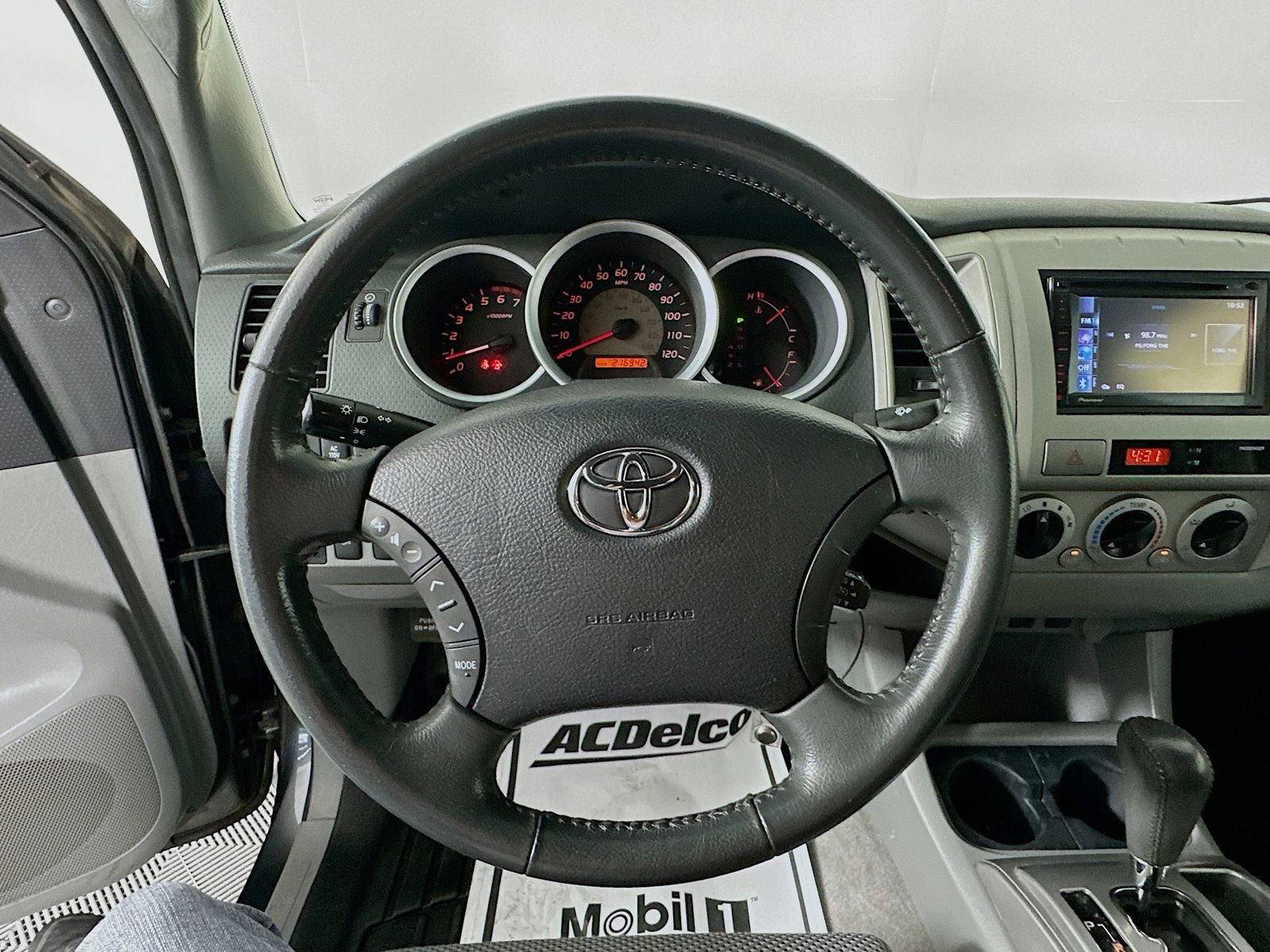 Used 2011 Toyota Tacoma PreRunner w/ TRD Sport Pkg RWD image 11