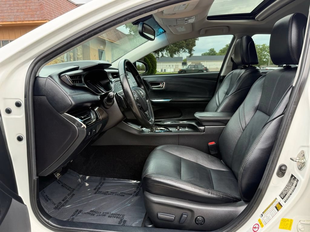 Used 2016 Toyota Avalon XLE Plus w/ Preferred Accessory Package FWD image 9