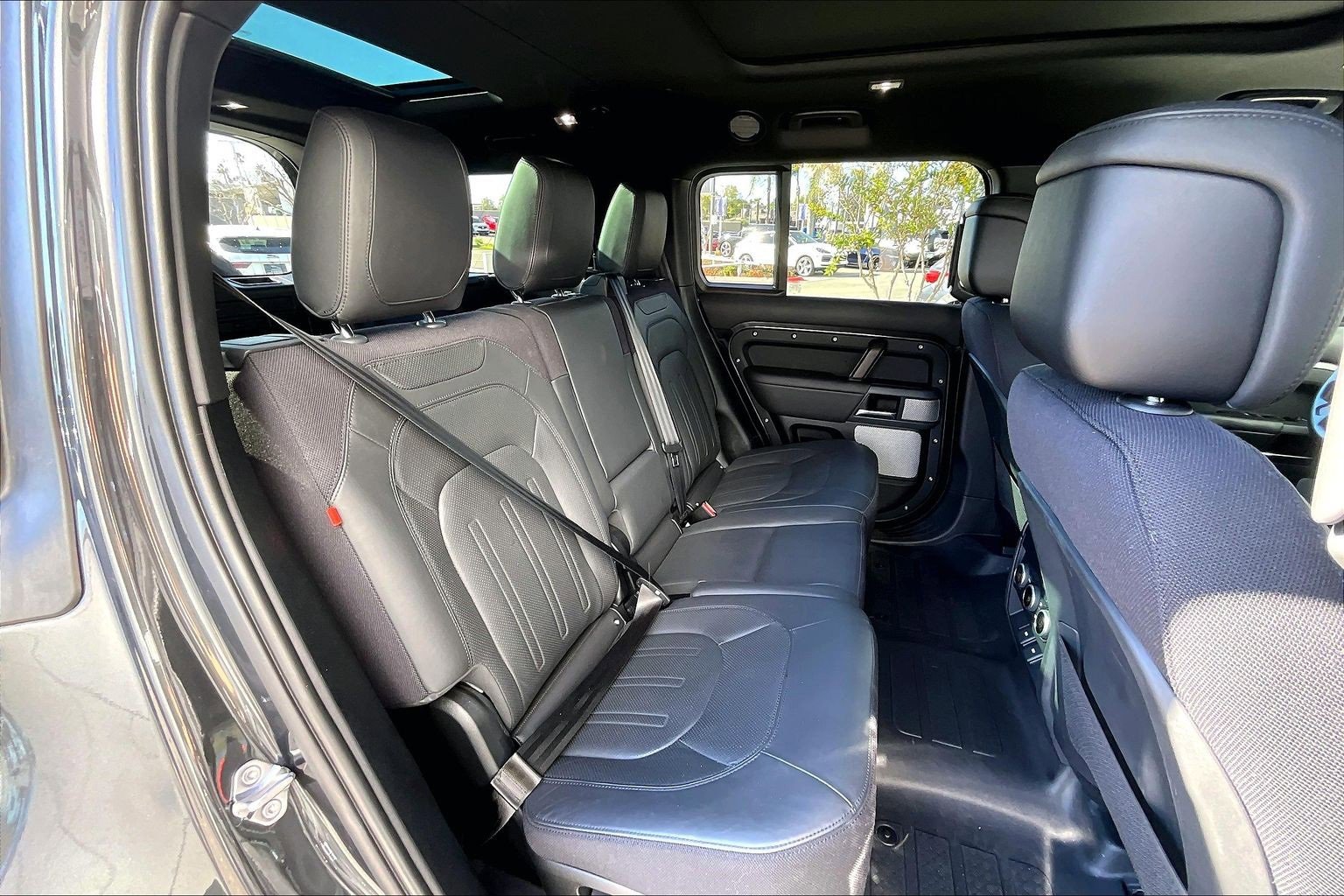 Used 2023 Land Rover Defender 130 X image 27