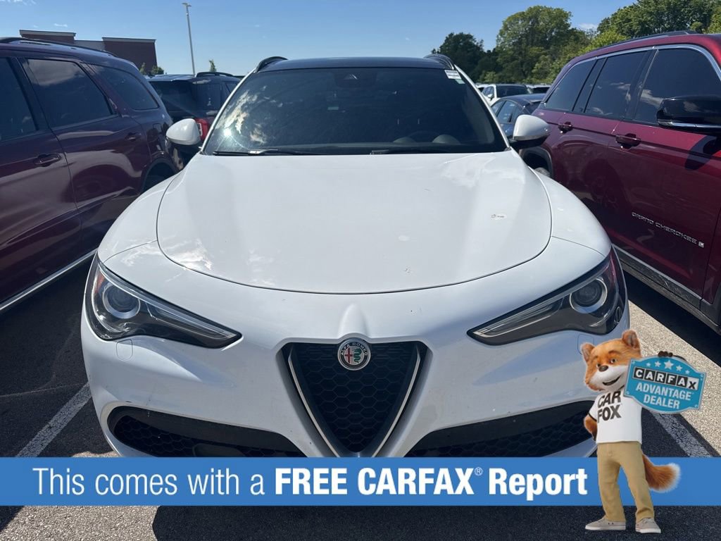 Used 2023 Alfa Romeo Stelvio Ti AWD/4WD image 2