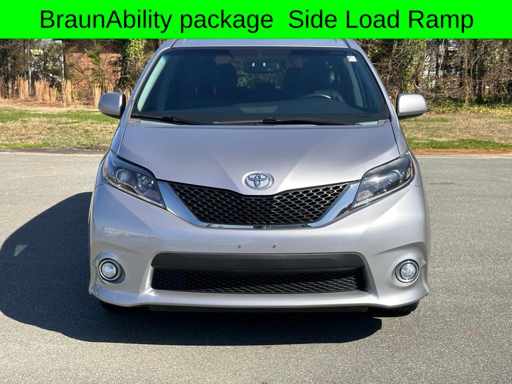 Used 2015 Toyota Sienna SE w/ SE Preferred Package FWD image 16