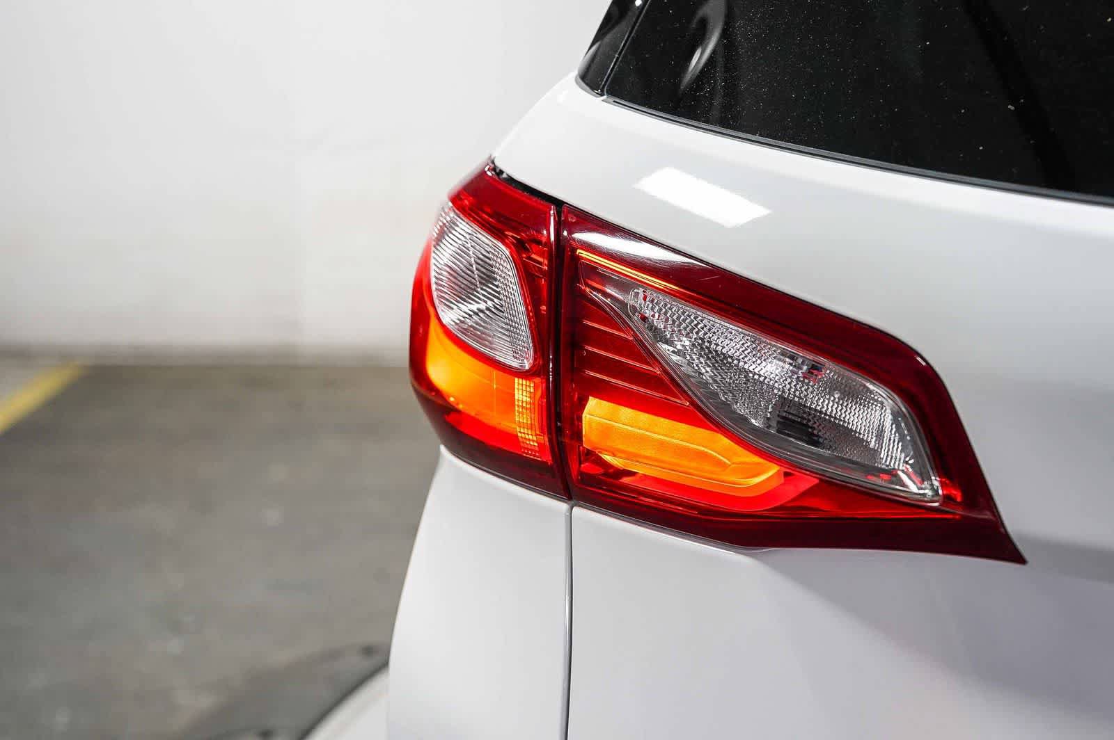 Used 2019 Chevrolet Equinox Premier w/ LPO, Cargo Package FWD image 11