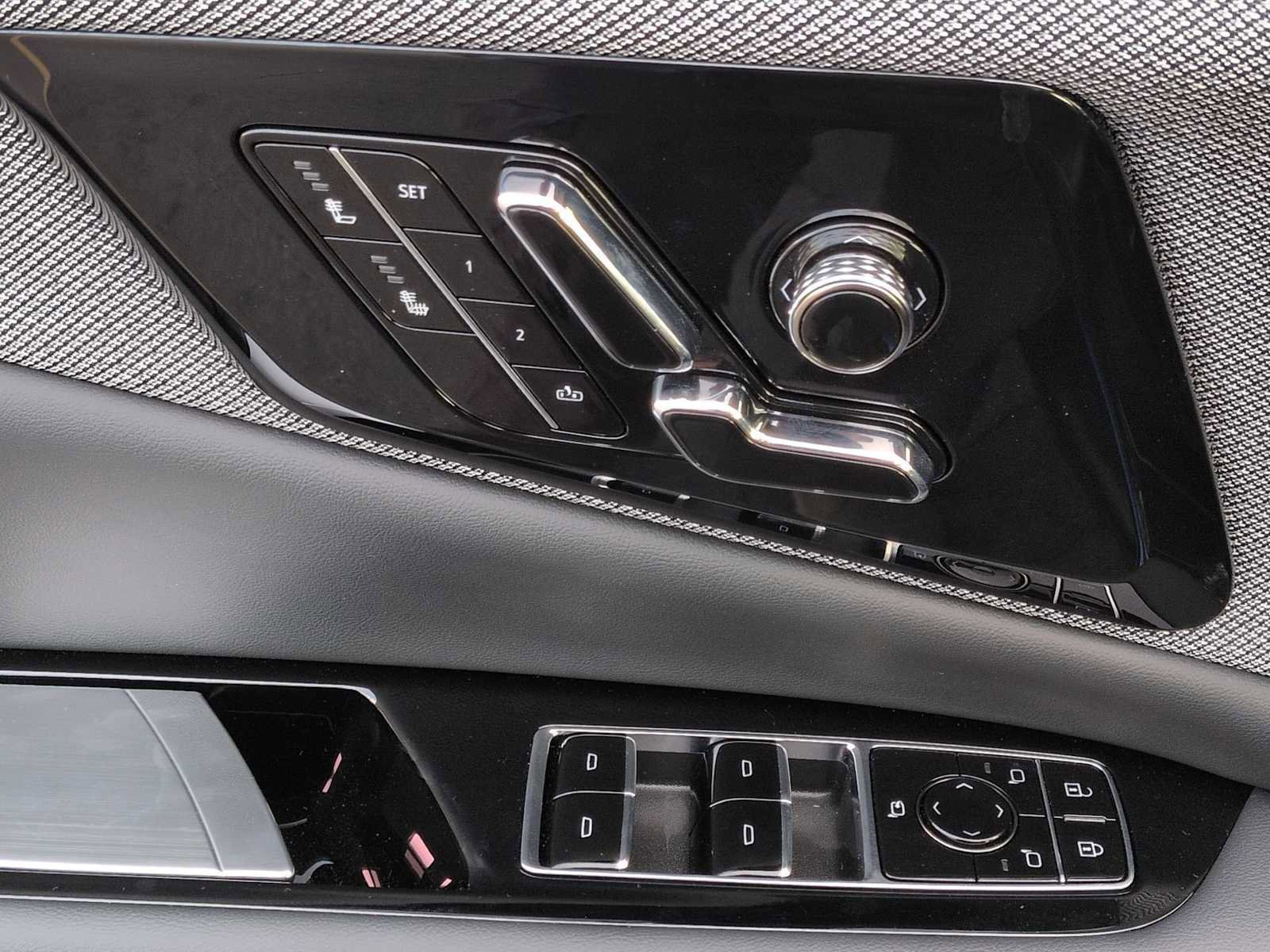 New 2025 Cadillac Optiq Luxury 1 image 11