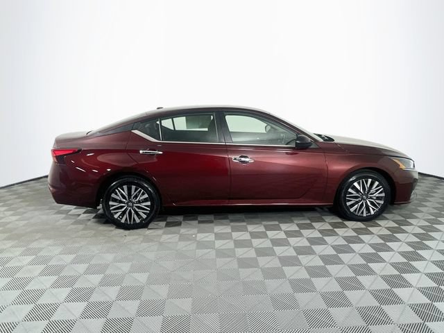 Used 2025 Nissan Altima 2.5 SV FWD image 9