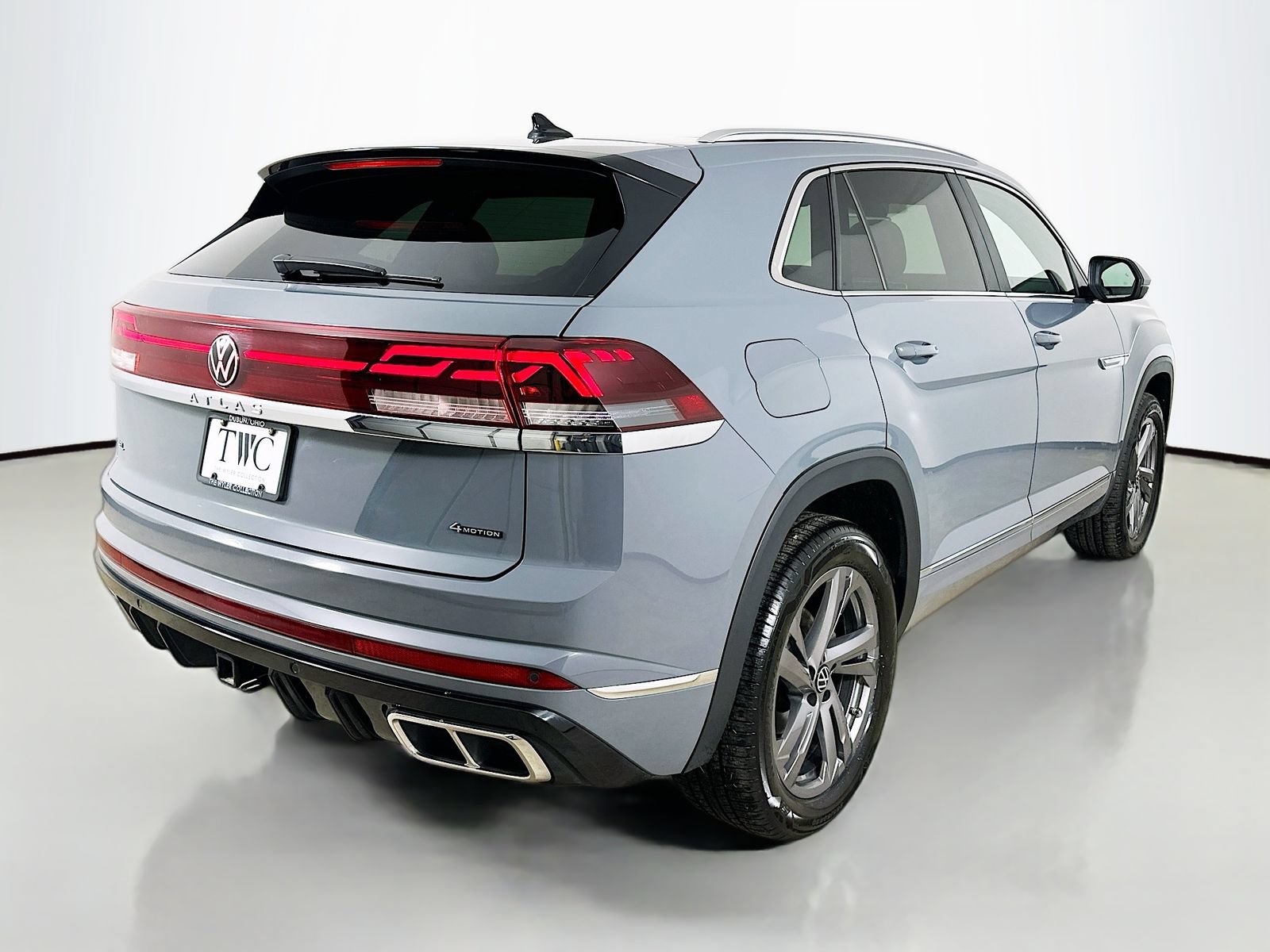 Used 2024 Volkswagen Atlas Cross Sport SEL R-Line AWD/4WD image 5