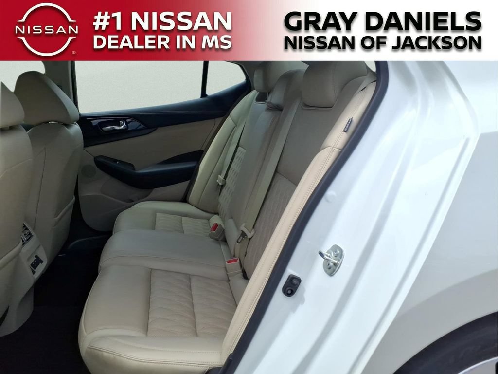 Used 2023 Nissan Maxima Platinum w/ Sport Mat Group FWD image 26