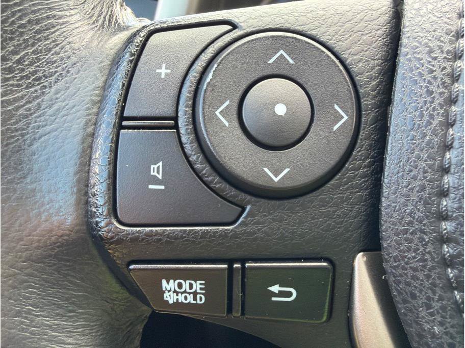 Used 2015 Toyota RAV4 Limited AWD/4WD image 17