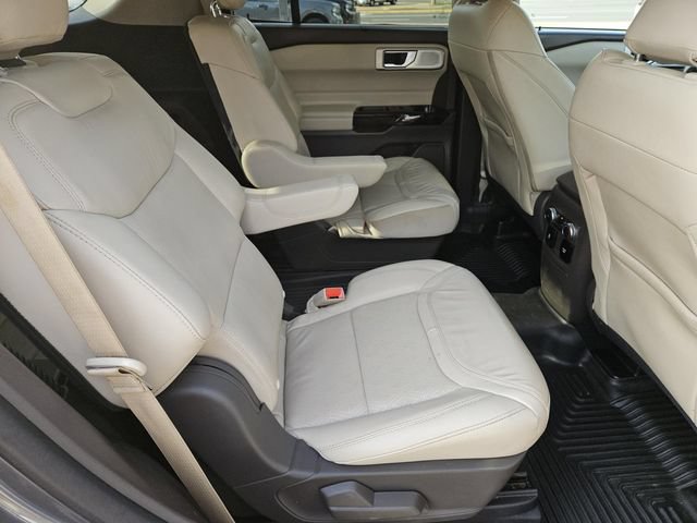 Used 2022 Ford Explorer Platinum w/ Equipment Group 601A AWD/4WD image 36