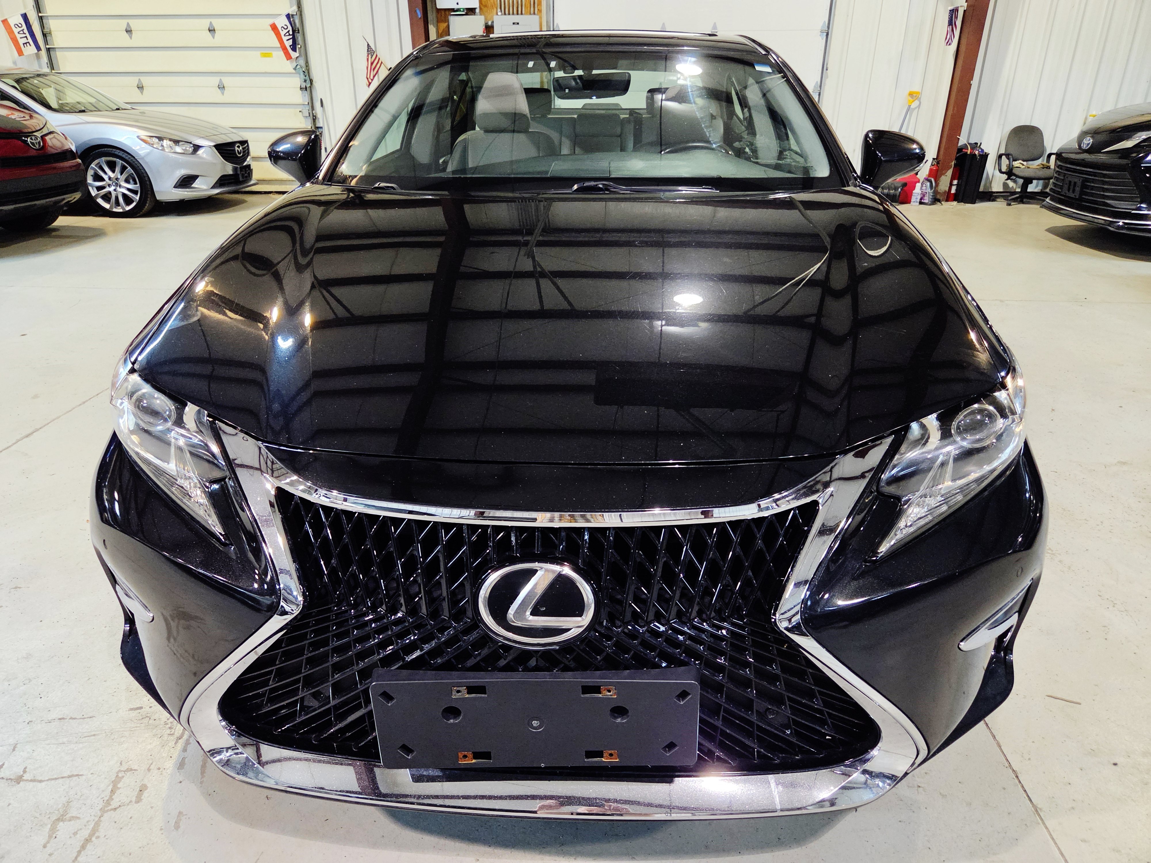 Used 2016 Lexus ES 350 w/ Premium Package w/Wood Trim FWD image 12