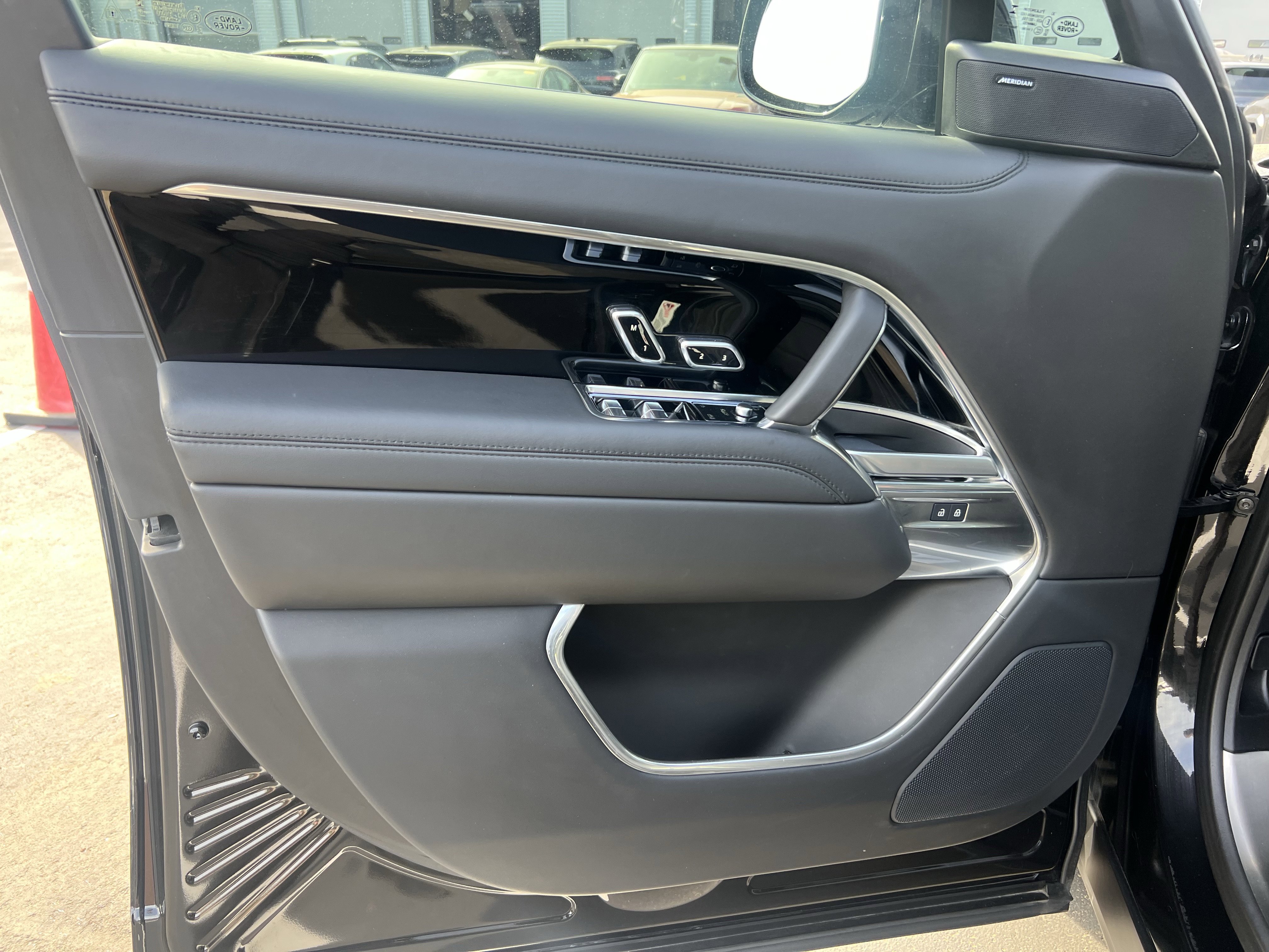 Certified 2024 Land Rover Range Rover Long Wheelbase SE image 12