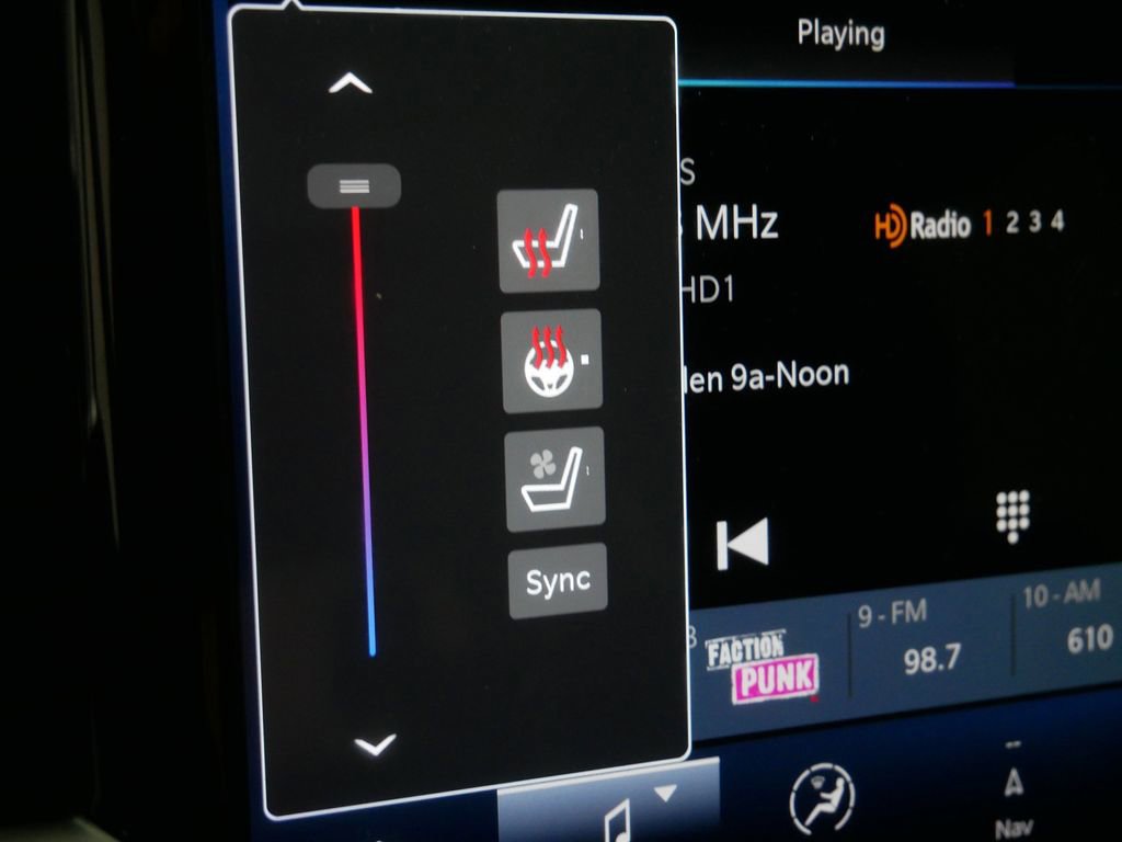 Used 2024 Chrysler Pacifica Limited image 28