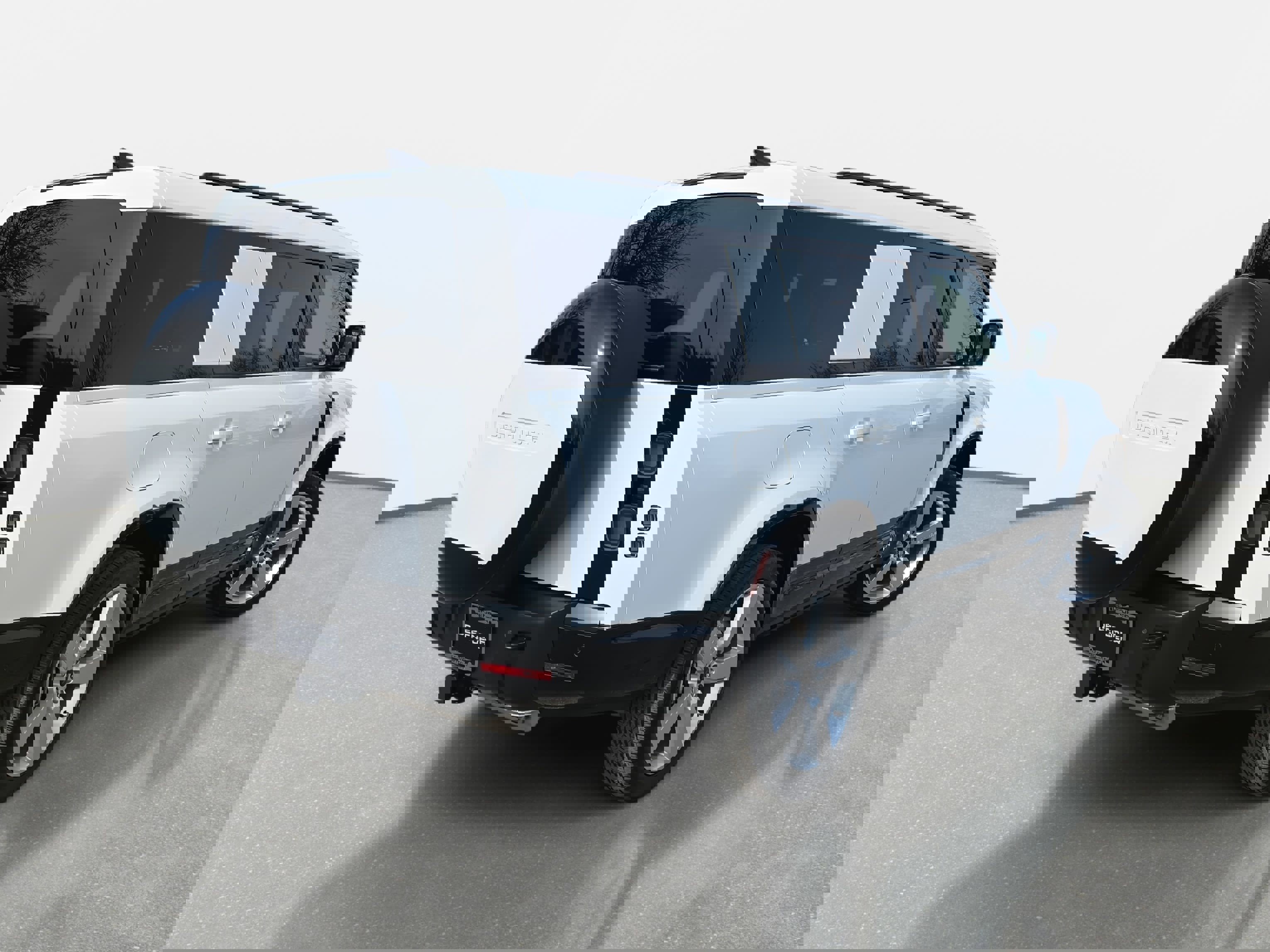 New 2026 Land Rover Defender 130 X-Dynamic SE image 5