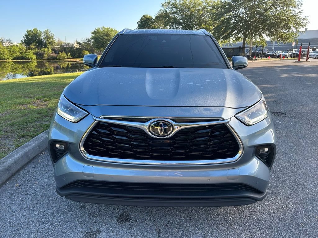 Used 2023 Toyota Highlander Limited FWD image 8