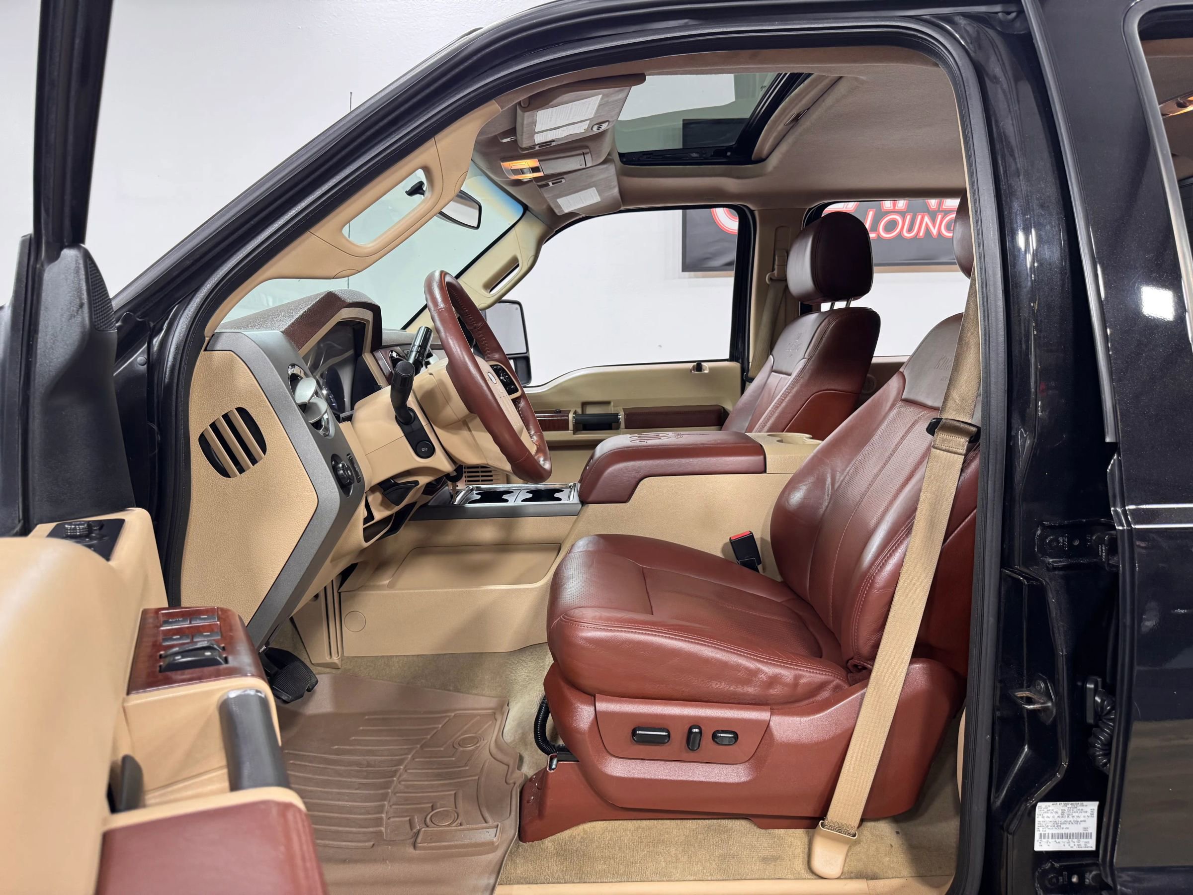 Used 2012 Ford F250 King Ranch w/ King Ranch w/Chrome Pkg image 13