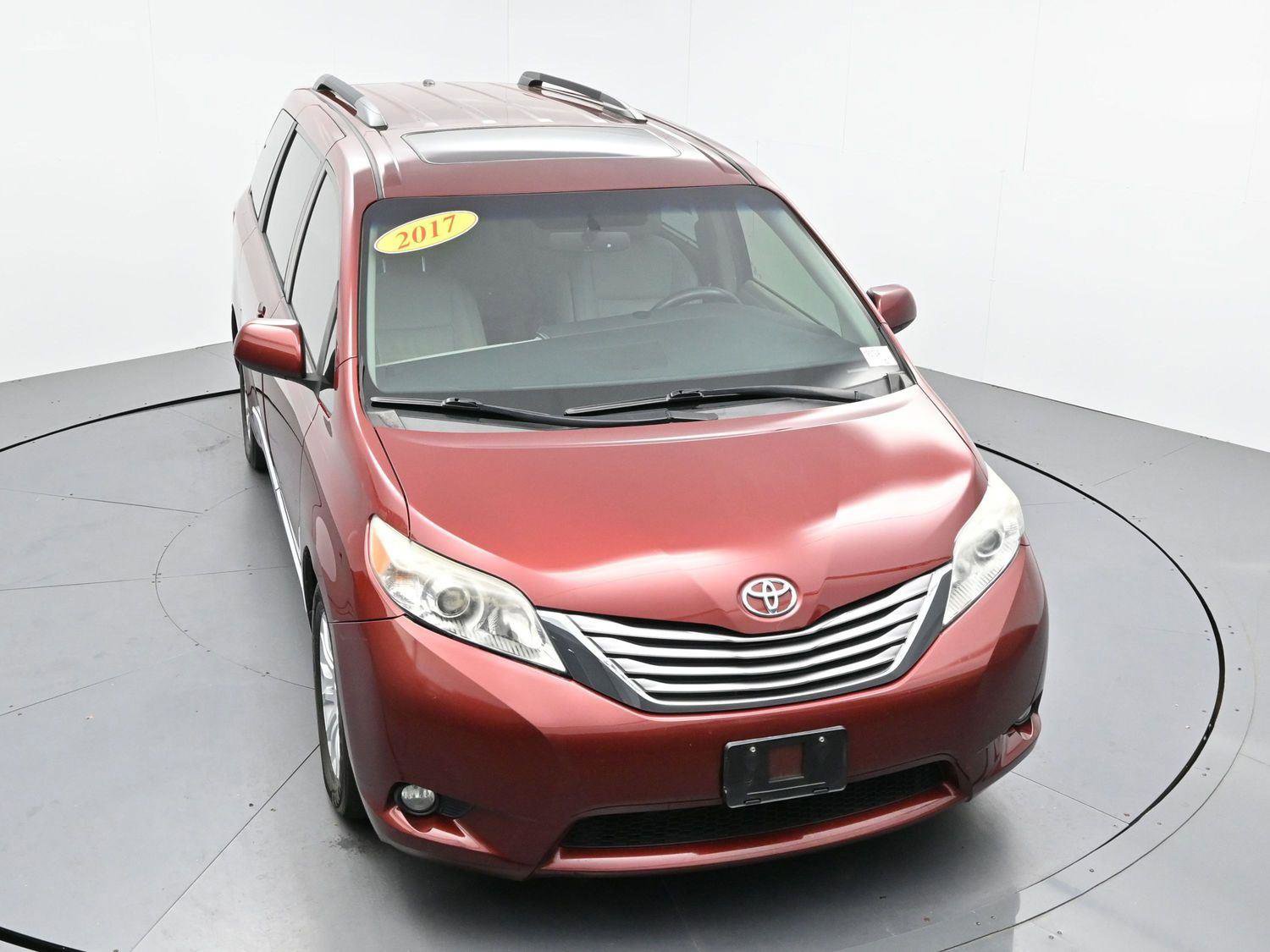 Used 2017 Toyota Sienna XLE w/ XLE Navigation Package FWD image 46