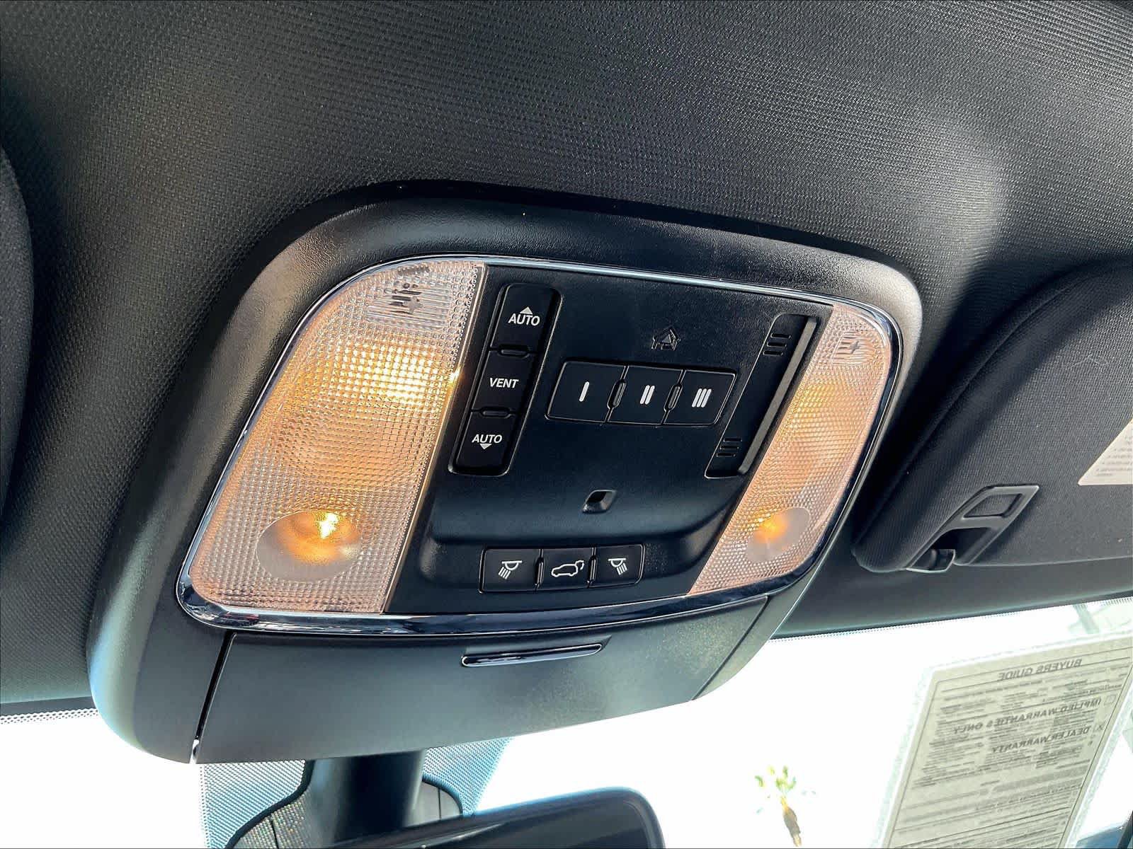 Used 2019 Jeep Grand Cherokee Laredo AWD/4WD image 36