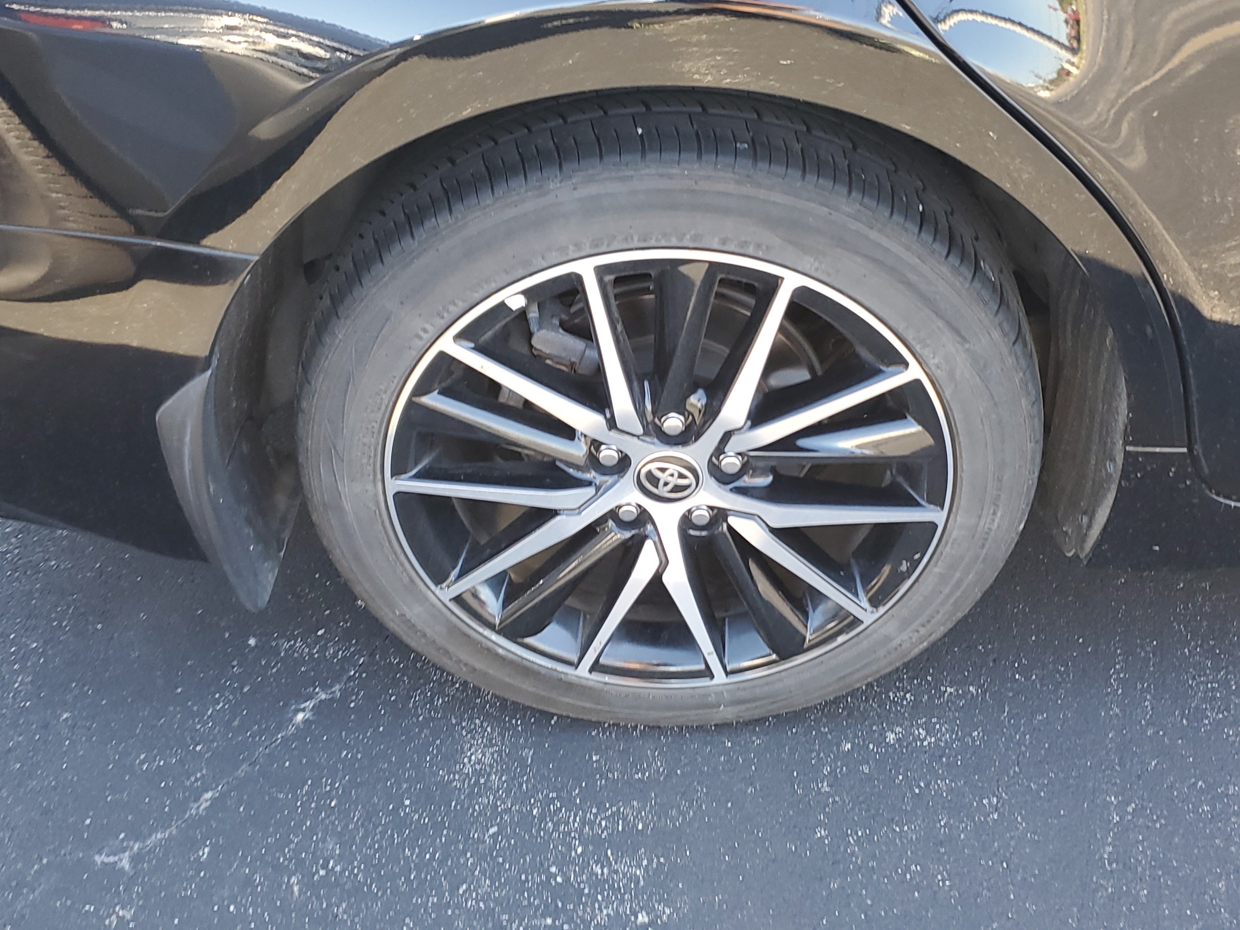 Used 2024 Toyota Camry SE w/ Cold Weather Package FWD image 6