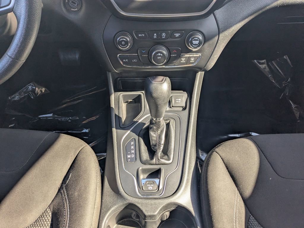 Used 2019 Jeep Cherokee Latitude w/ Popular Appearance Group image 6