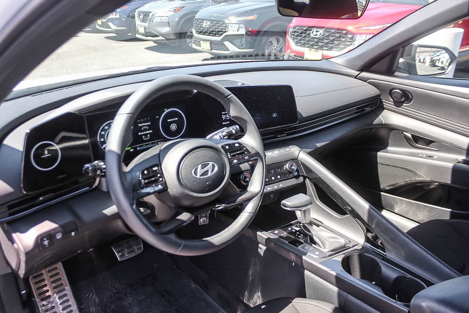 Certified 2025 Hyundai Elantra SEL FWD image 22