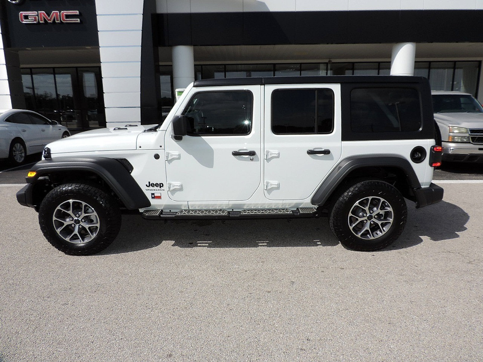 Used 2025 Jeep Wrangler Unlimited Sport AWD/4WD image 8