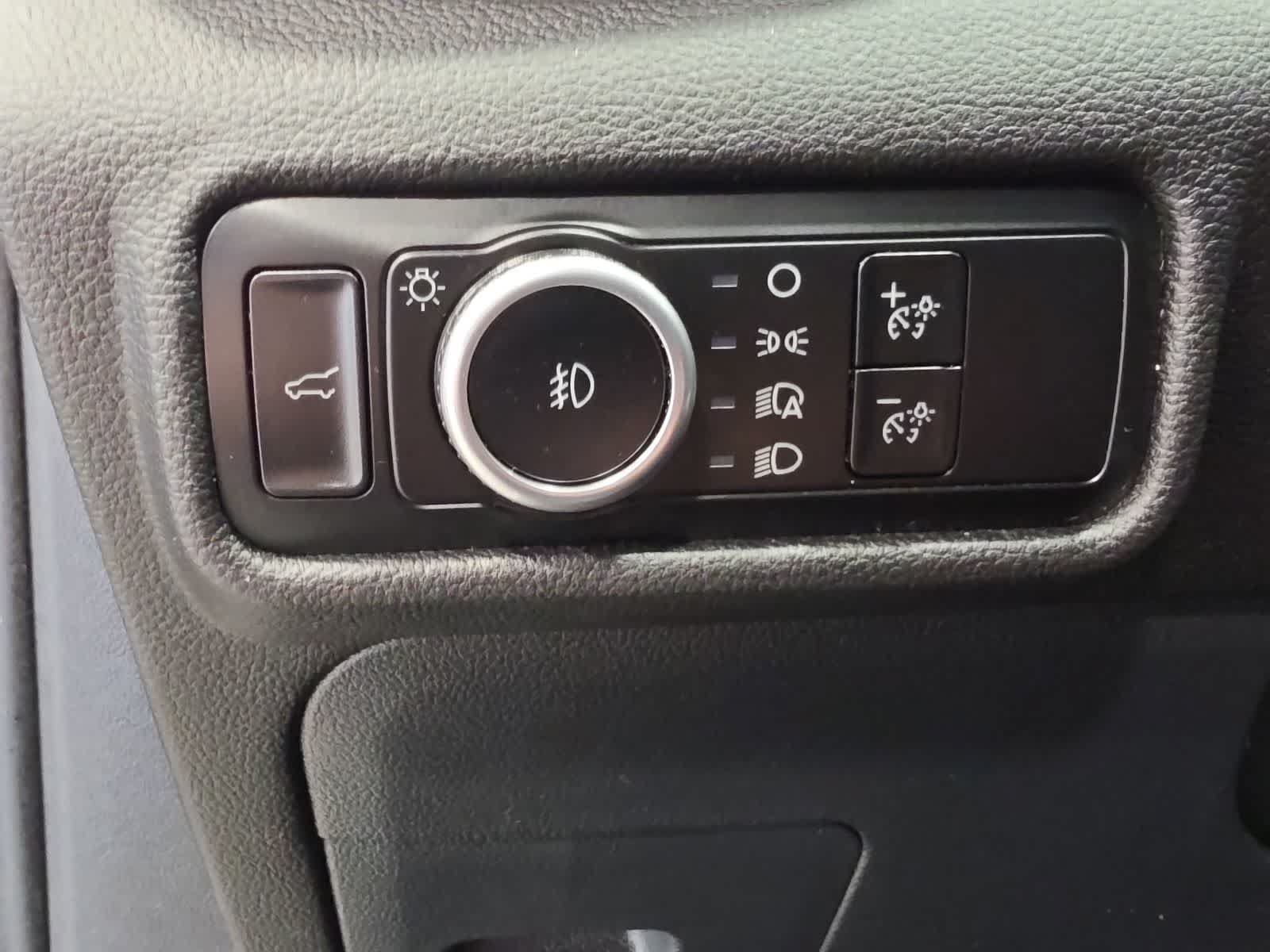 Used 2023 Ford Explorer XLT w/ Equipment Group 202A AWD/4WD image 18