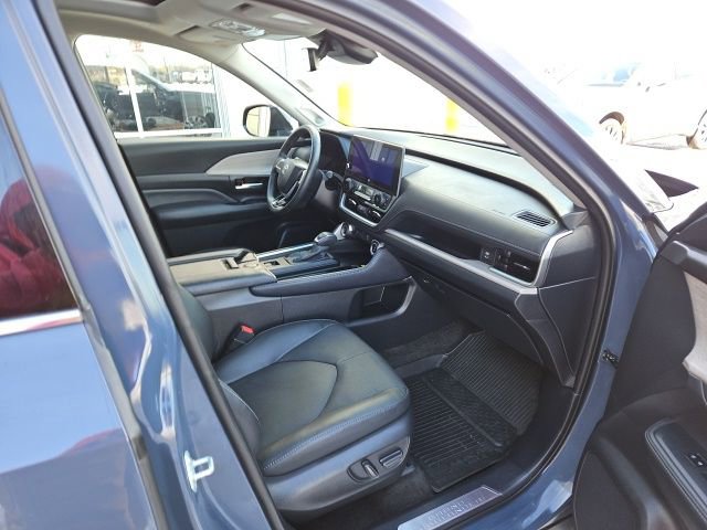 Used 2024 Toyota Grand Highlander Limited image 31