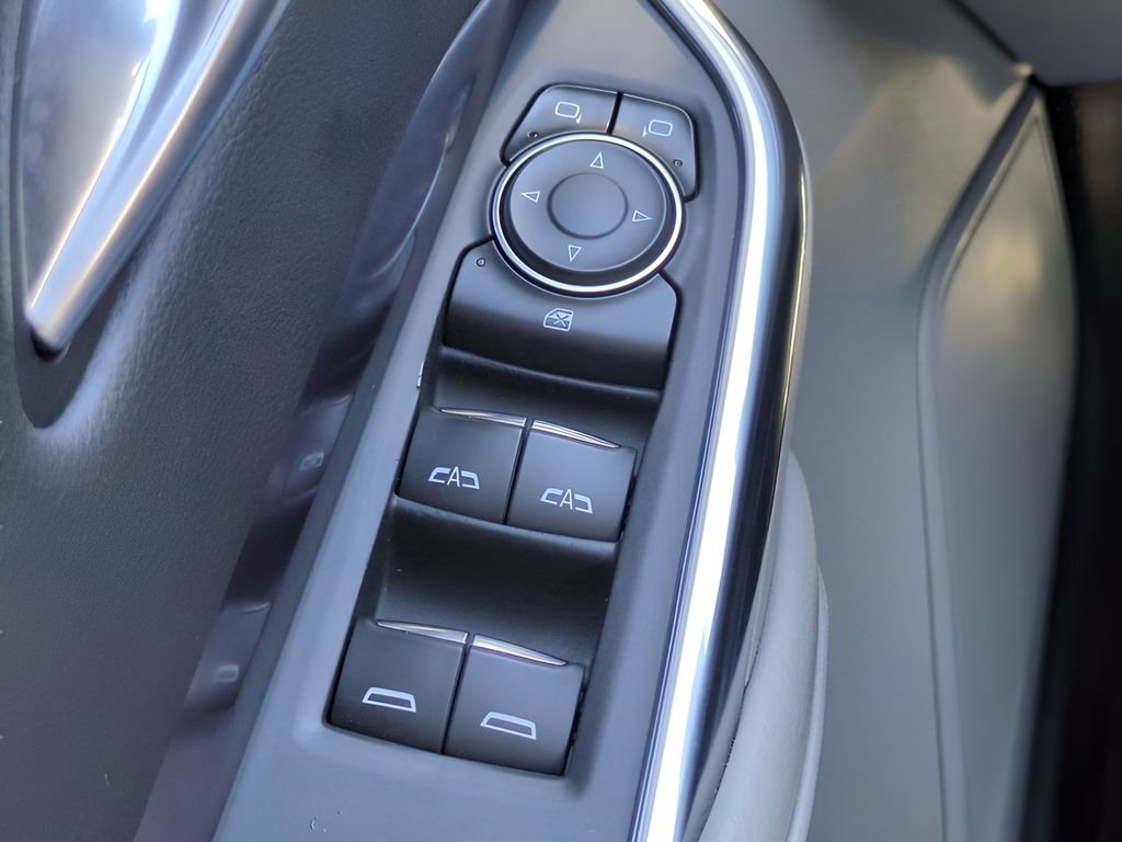 Used 2022 Cadillac XT4 Luxury w/ Driver Awareness Package image 28