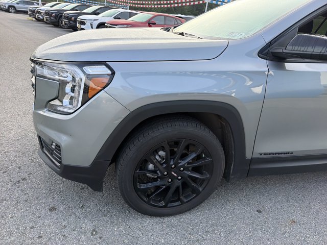 Used 2024 GMC Terrain SLE w/ Driver Convenience Package AWD/4WD image 9