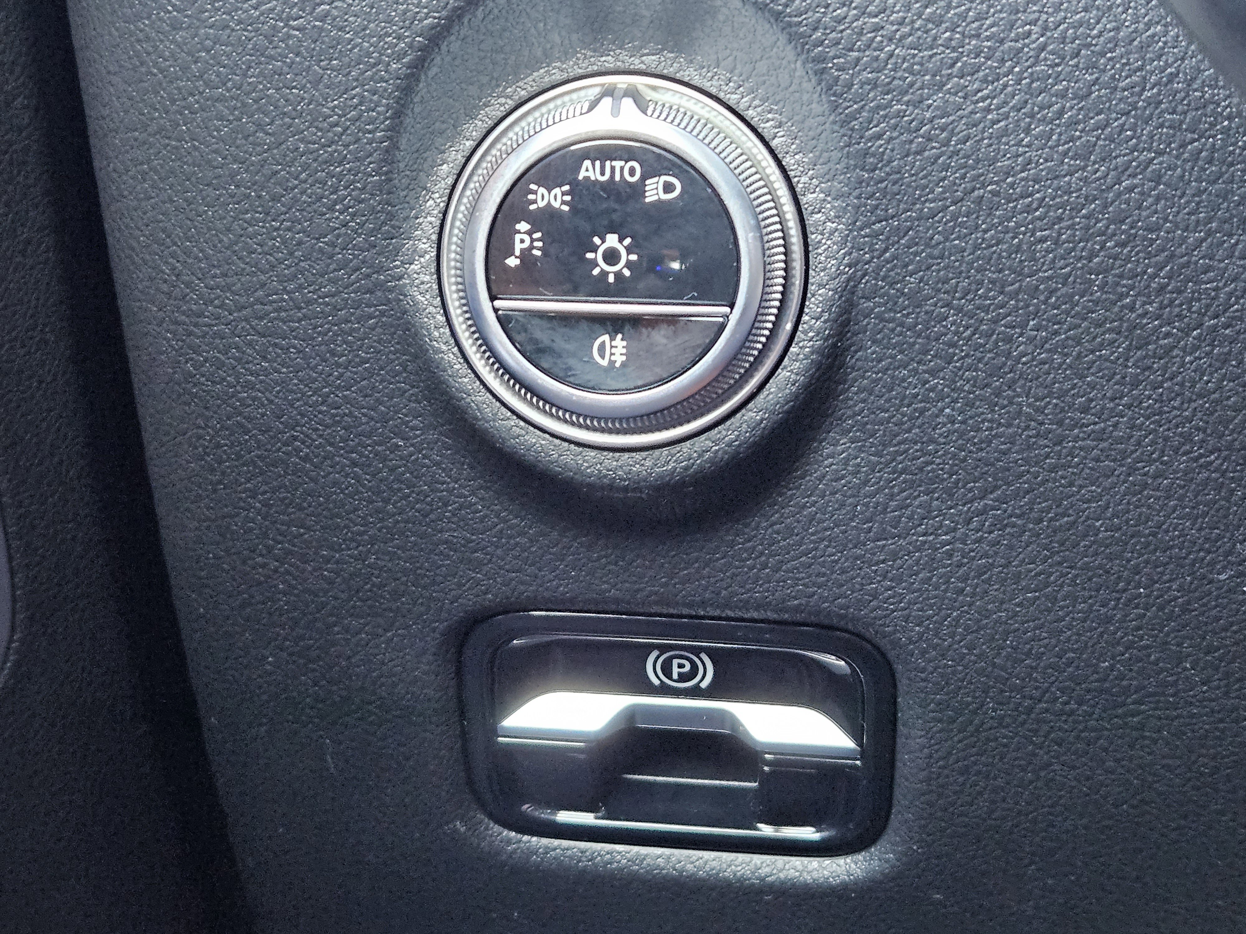 Certified 2025 Mercedes-Benz C 43 AMG 4MATIC Sedan image 23