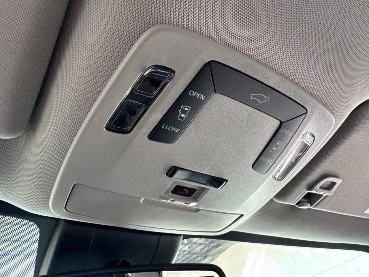 Certified 2026 Toyota Sienna LE AWD/4WD image 33