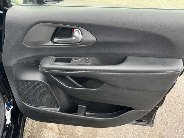 Certified 2025 Chrysler Pacifica Select FWD image 13