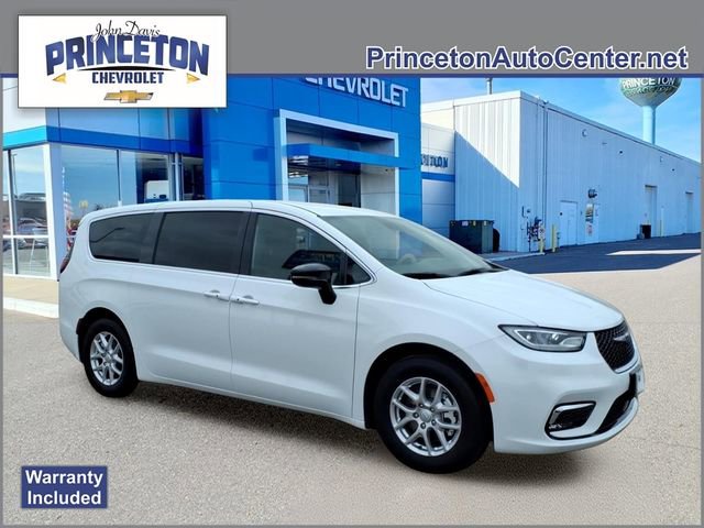 Used 2025 Chrysler Pacifica Select