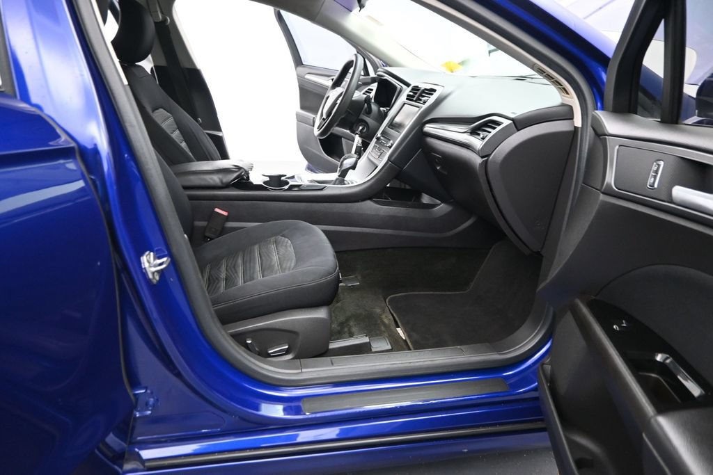 Used 2016 Ford Fusion SE FWD image 17