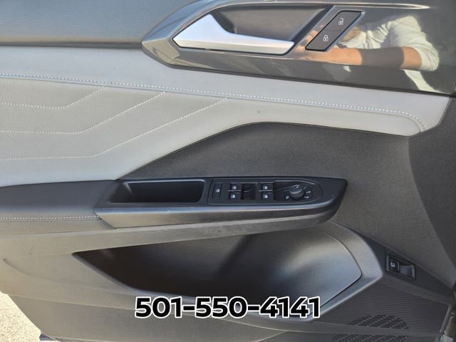 Used 2024 Volkswagen Taos SEL image 39