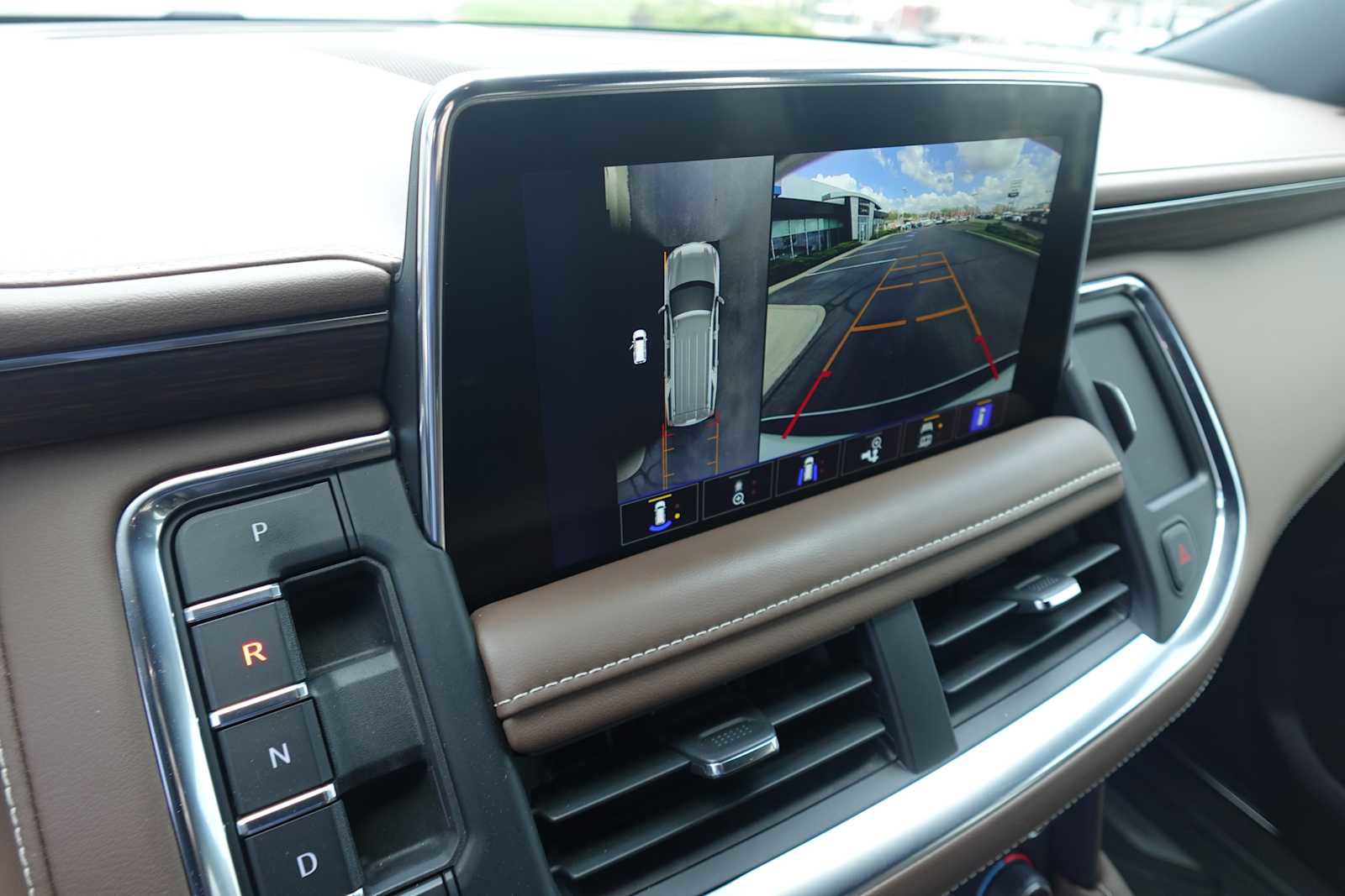 Used 2024 Chevrolet Suburban High Country AWD/4WD image 23