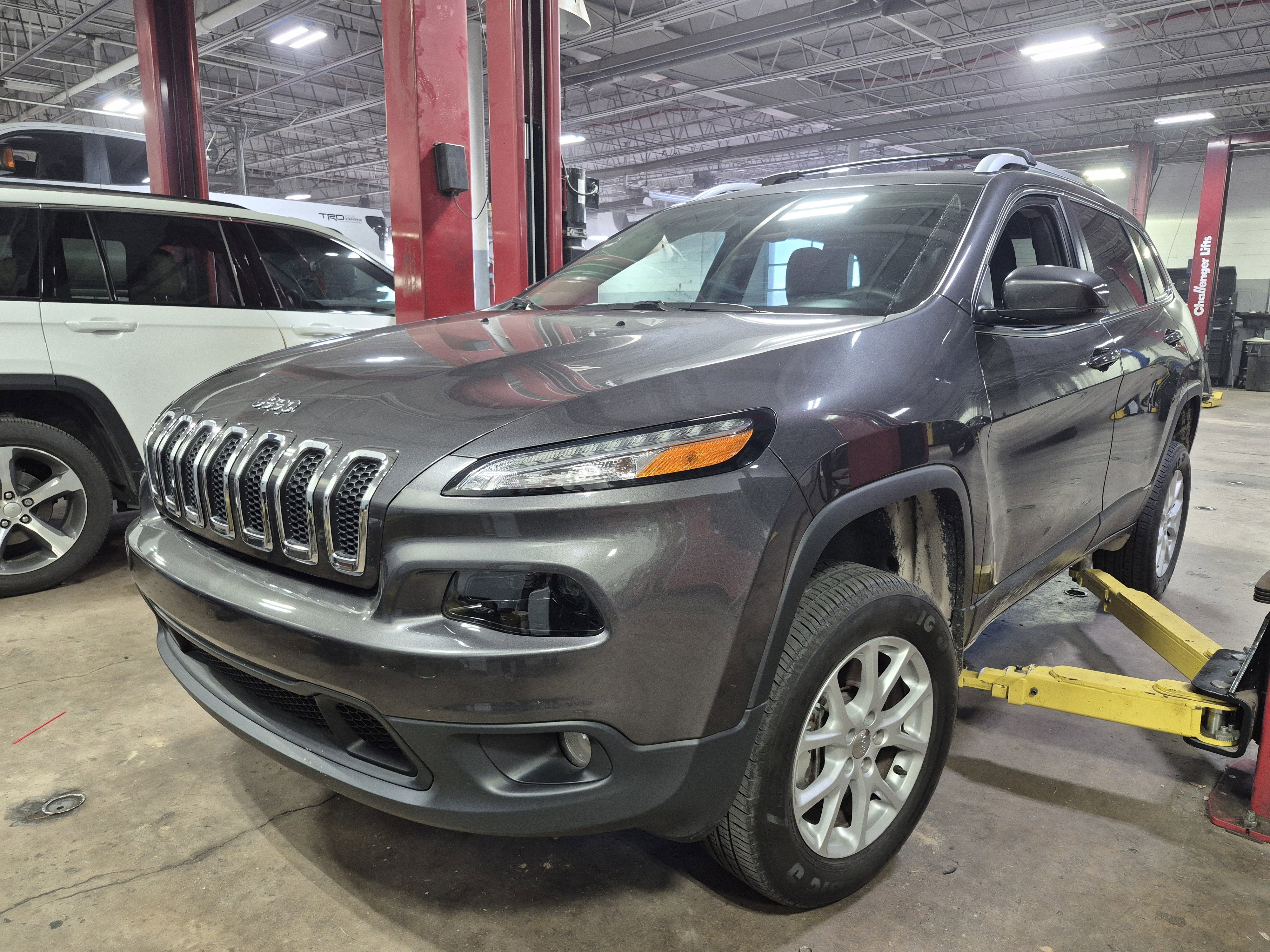 Used 2017 Jeep Cherokee Latitude w/ Comfort/Convenience Group image 21