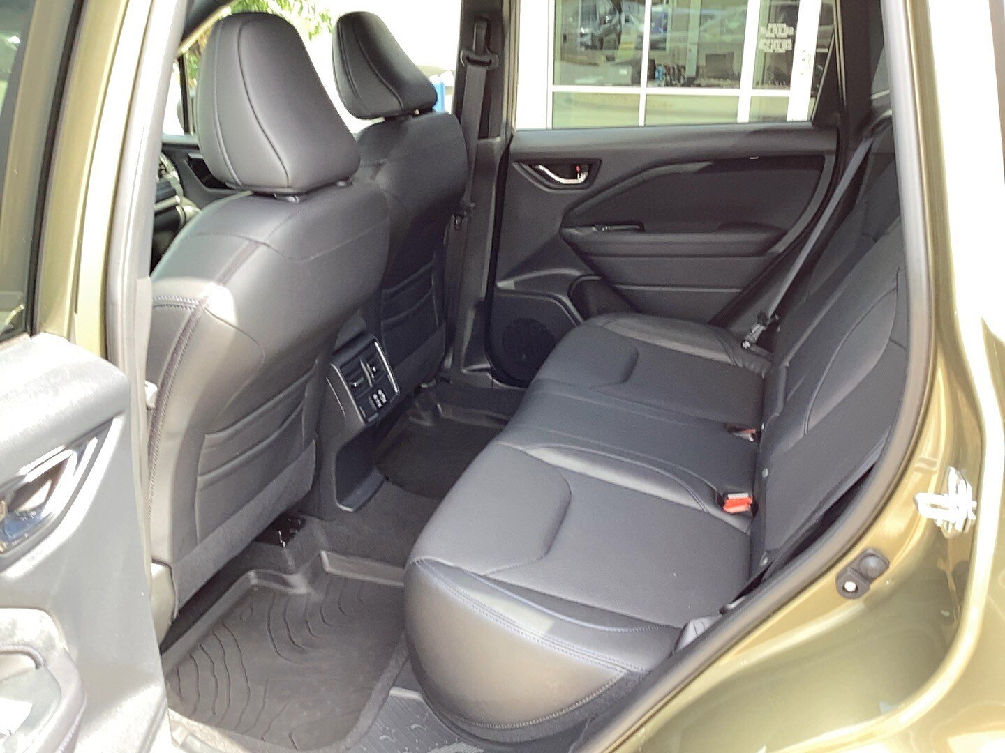 Used 2025 Subaru Forester Limited w/ Popular Package #2 AWD/4WD image 6