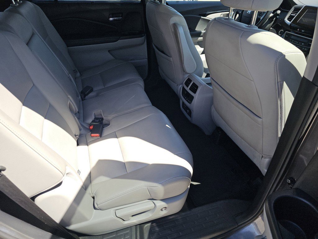 Used 2017 Honda Pilot Touring image 28