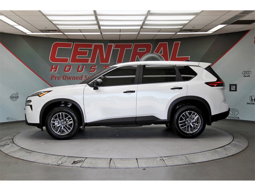 Used 2024 Nissan Rogue S image 3