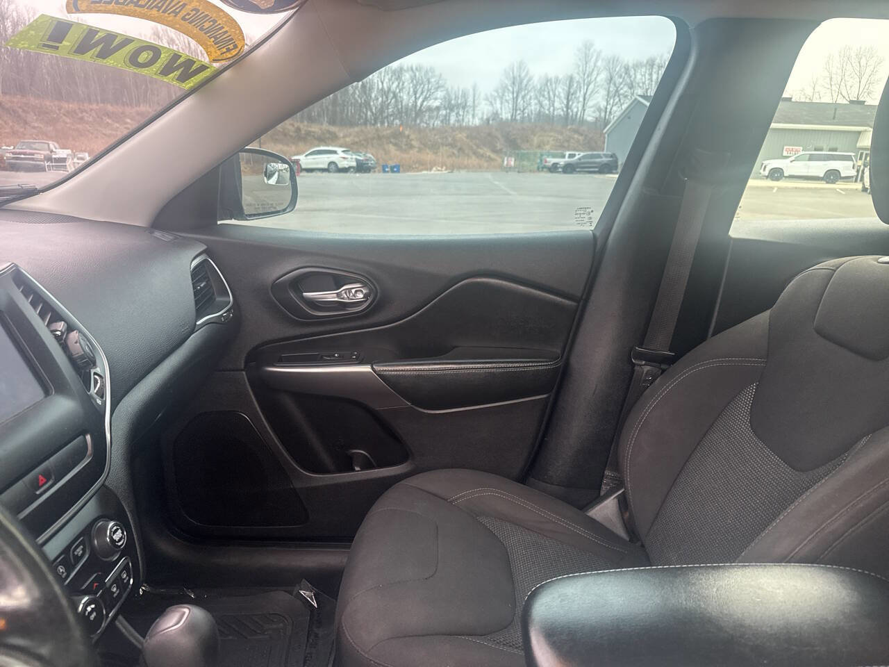 Used 2020 Jeep Cherokee Latitude w/ Cold Weather Group image 16