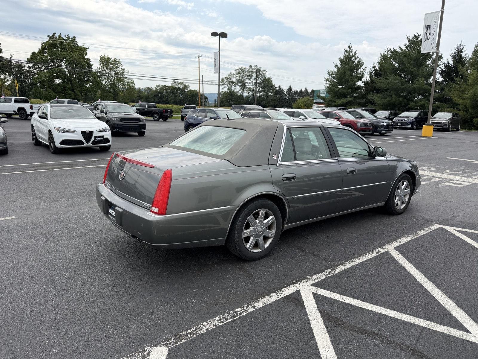 Used 2006 Cadillac DTS w/ Sun And Sound Package FWD image 4