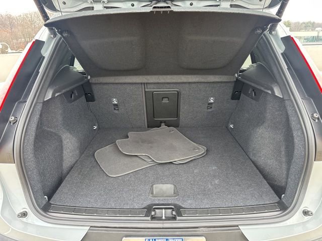 Certified 2025 Volvo XC40 B5 Core image 33