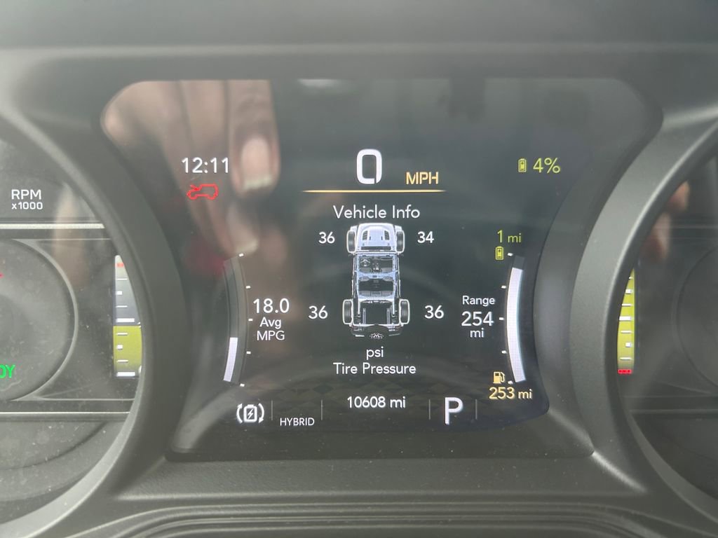 Used 2025 Jeep Wrangler Unlimited Sahara w/ Safety Group AWD/4WD image 16